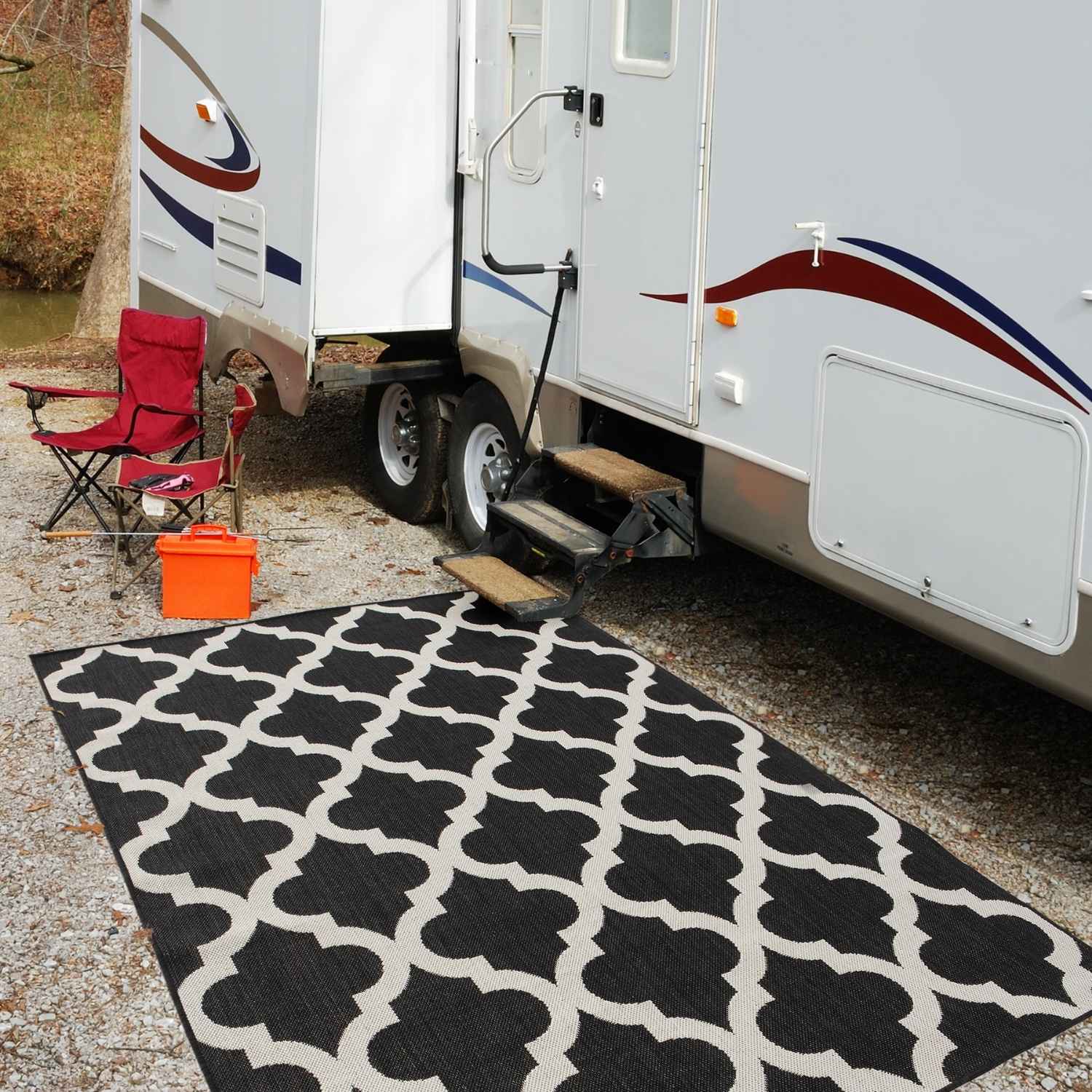 Ecology Outdoor Rug | Black Moroccan Trellis Flatweave | Weatherproof Polypropylene