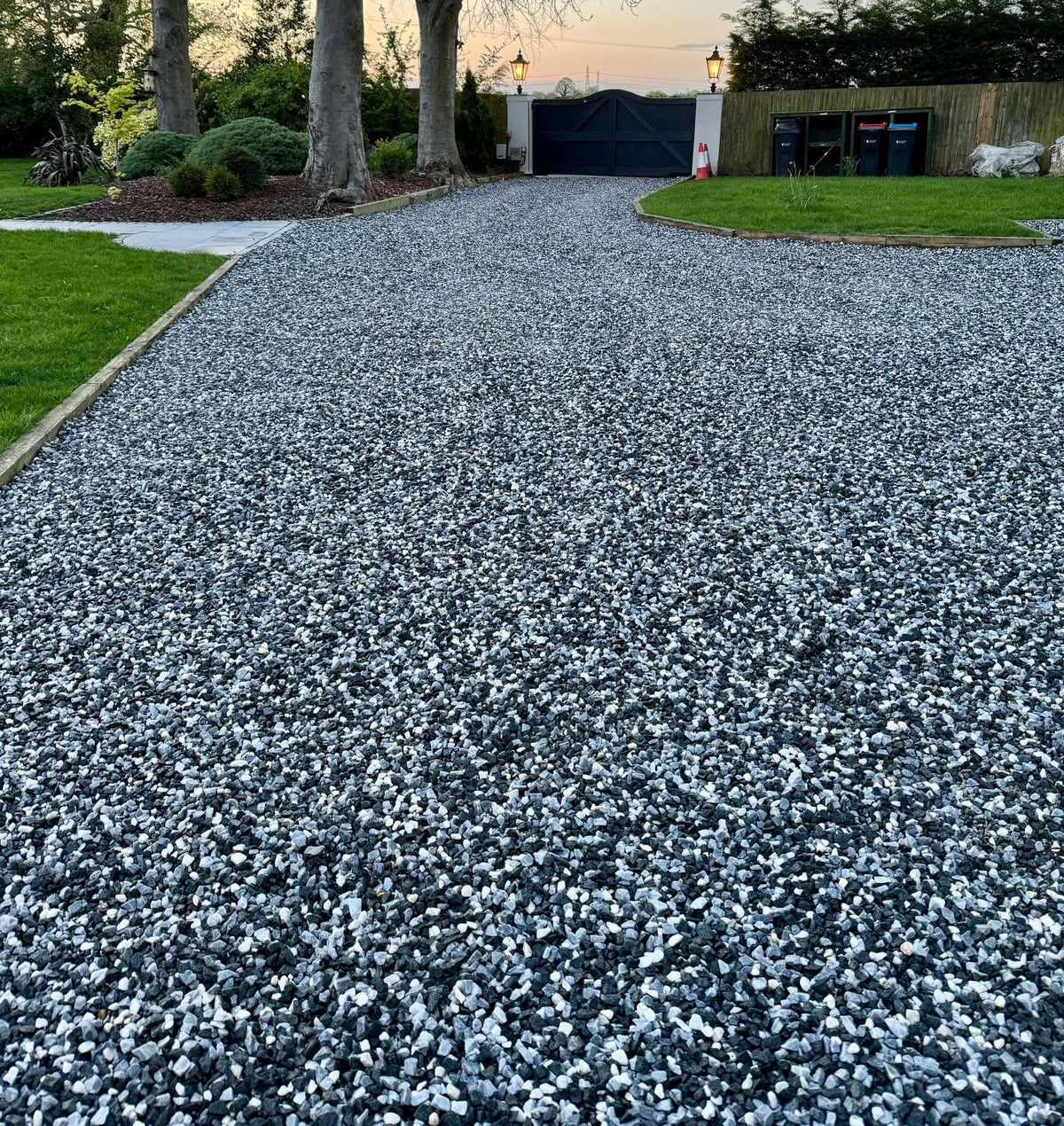Black Ice Gravel | 20mm Black, Grey & White Marble Chippings
