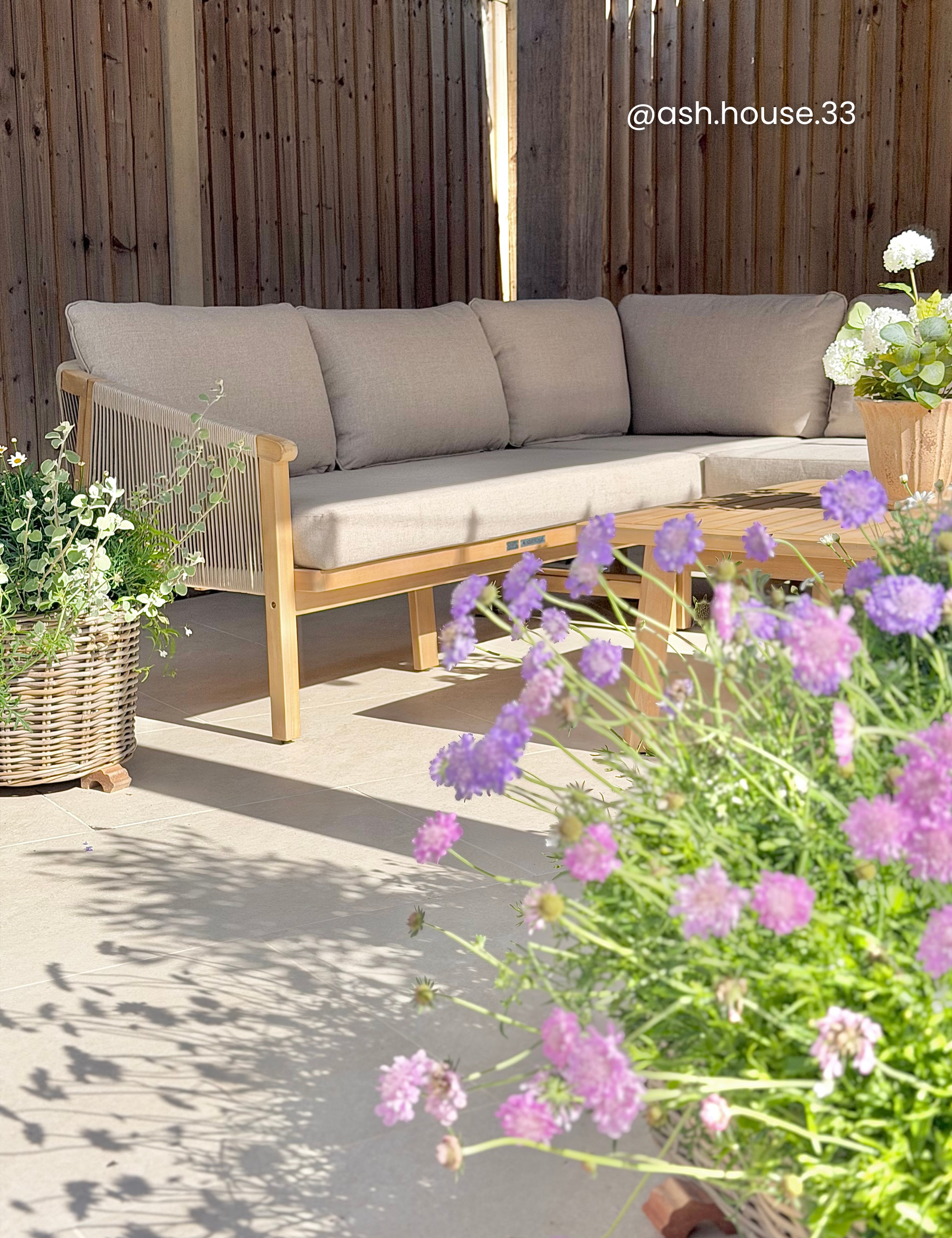 Royalcraft Roma 5 Seater Corner Garden Lounge Set with Coffee Table | FSC Acacia