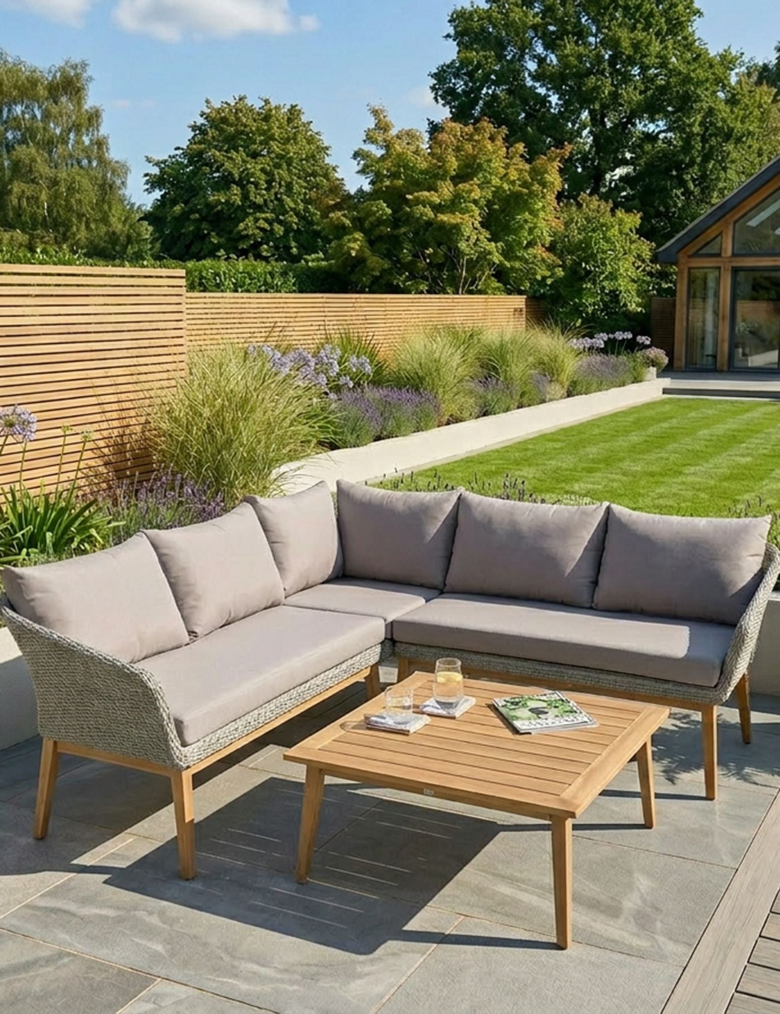 Royalcraft Sol 5 Seater Corner Garden Lounge Set with Coffee Table | Rattan & Acacia