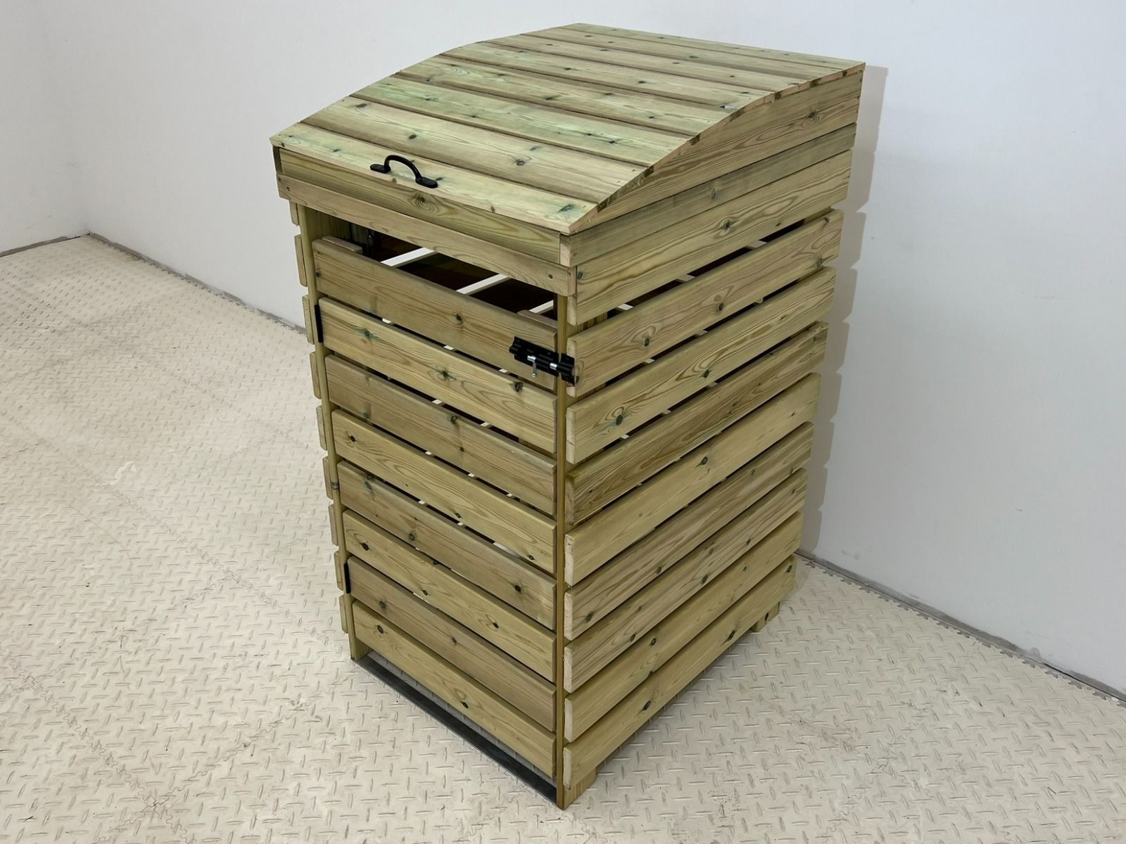 BinBreeze Wheelie Bin Storage Unit | Wooden Bin Store &amp; Hideaway | 1&ndash;4 Bins