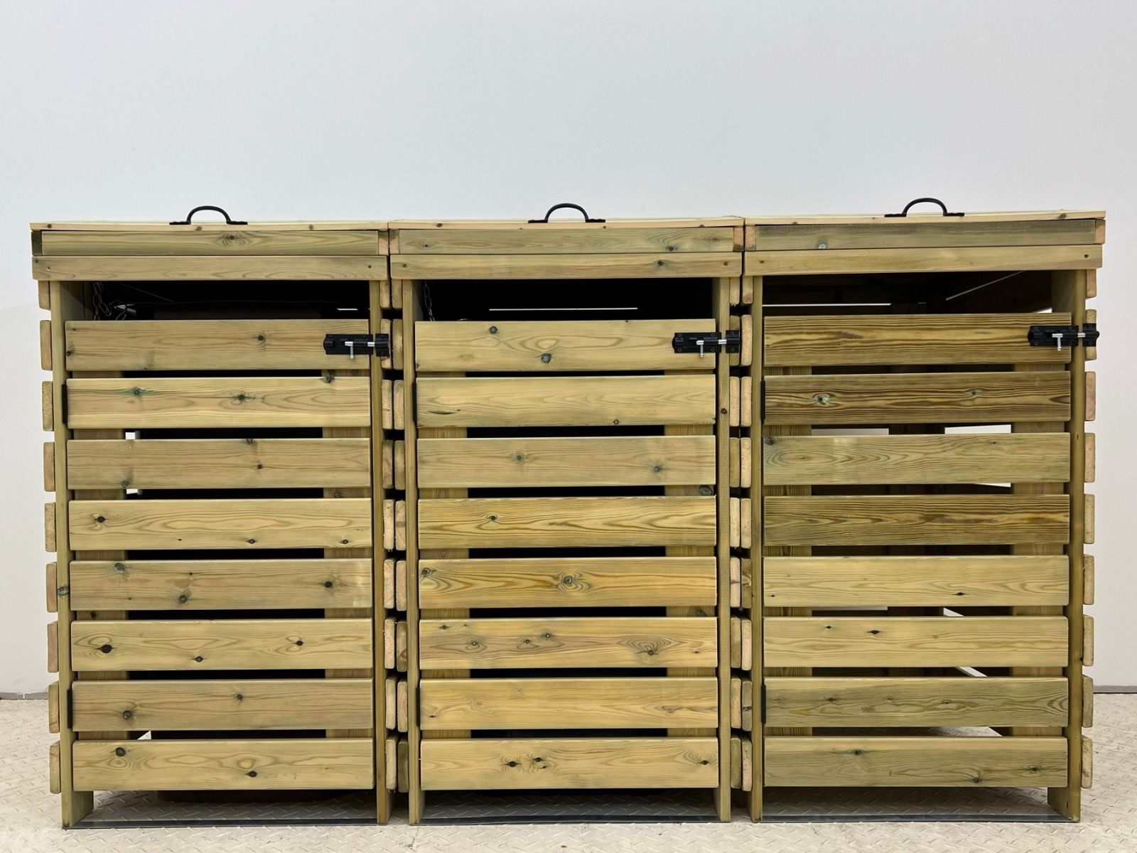 BinBreeze Wheelie Bin Storage Unit | Wooden Bin Store &amp; Hideaway | 1&ndash;4 Bins